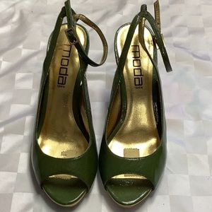Moda, size 6.5, green 3.5 inch heels